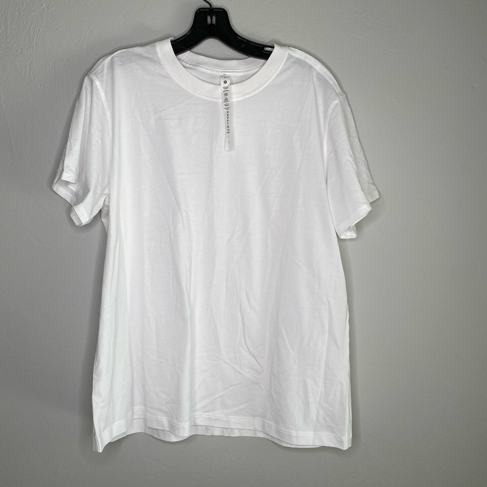 NWOT lululemon t shirt